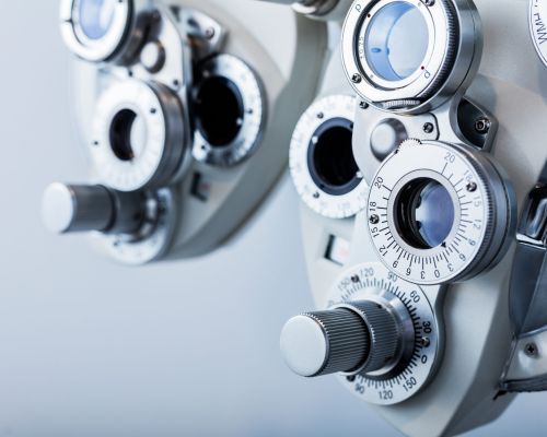 Apparecchiatura ottica per il test della vista. Macchinario medico professionale. Oftalmologia.